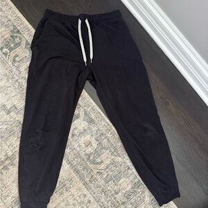 Excellent condition Vuori Black Relaxed Fit Pants